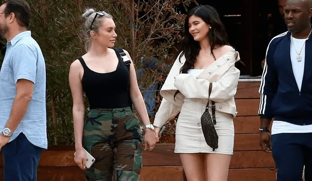 Kylie Jenner comparte imágenes besándose con su nueva mejor amiga 