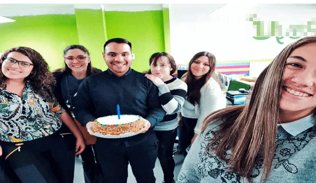 Joven extranjero que no festejaba su cumpleaños por estar lejos de sus seres queridos recibe emotiva sorpresa [FOTOS]