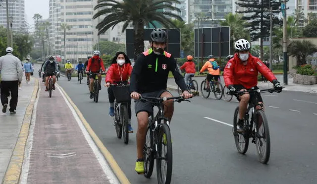 Transeúntes han optado por utilizar bicicletas para transportarse en los domingos de Inmovilización de vehículos | Créditos: John Reyes / La República