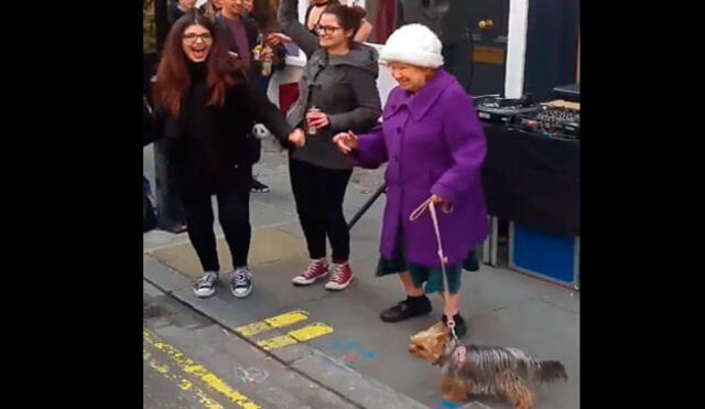 Twitter: Señora y su perro bailan a ritmo de Daft Punk en medio de la calle [VIDEO] 