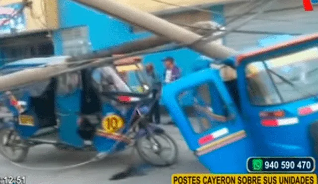 Los Olivos: postes de alumbrado cayeron sobre mototaxis [VIDEOS]
