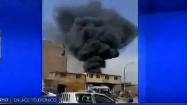 Santa Anita: incendio consume almacén de llantas [VIDEO] 