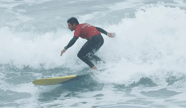 El peruano Piccolo Clemente pasó a la semifinal de surf en los Juegos Panamericanos Lima 2019. Fotos: Marco Cotrina