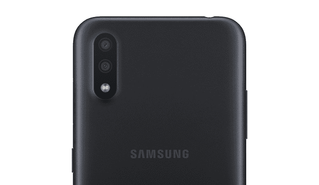 El Samsung Galaxy A01 cuenta con doble cámara trasera de 13 MP + 2 MP.