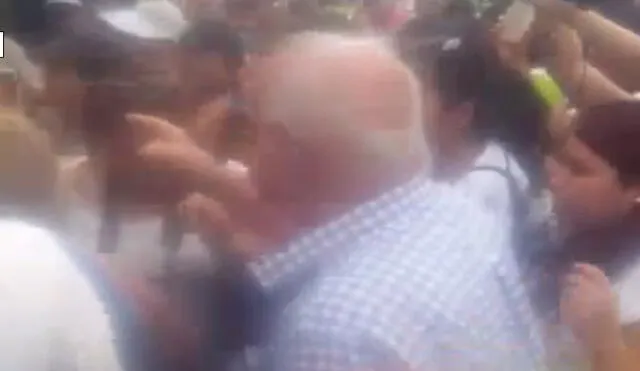 Chiclayo: Empleados municipales agreden a anciano que reclamaba a alcalde Cornejo | VIDEO