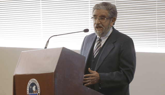 PUCP: Efraín Gonzales de Olarte es elegido como rector temporal