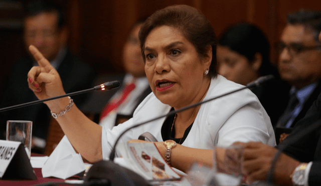 Luz Salgado justifica adquisición de arreglos florales en el Congreso