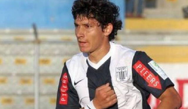 Roverto Ovelar jugó tres temporadas en Alianza Lima (2009-2011).