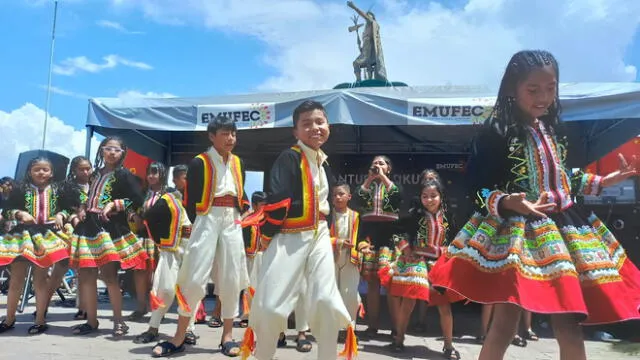 Cusco. Integrantes de los K’ana Wawakunas interpretan sus temas en un fluido quechua. Foto: Luis Álvarez/URPI-LR