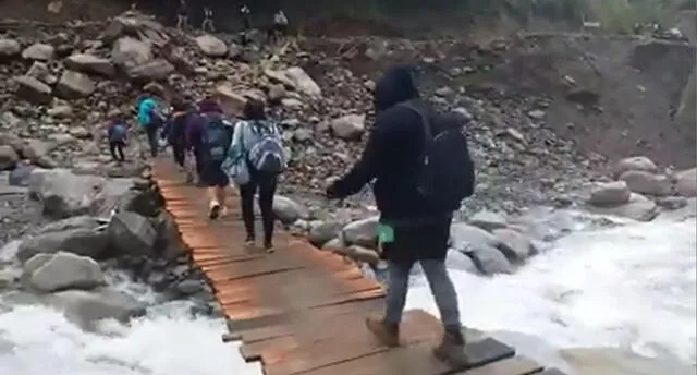 Pobladores y turistas arriesgan su vida cruzando turbulento río en Cusco [VIDEO]