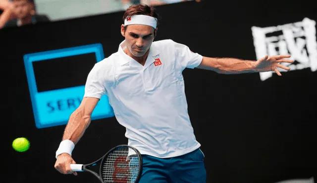 Roger Federer avanza a paso firme en el Abierto de Australia
