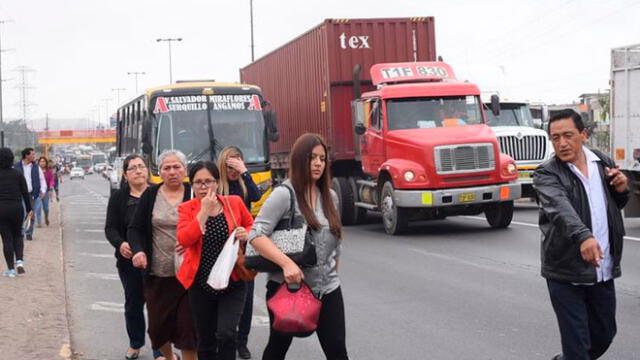 Paro de colectiveros: PNP reporta más de 40 manifestantes detenidos [FOTOS y VIDEO]