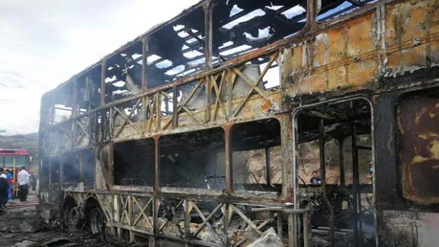 Ayacucho: pasajeros salvan de morir tras incendiarse bus en el que viajaban [VIDEO]