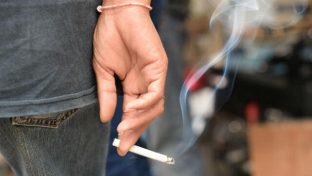 Más de 200 mil peruanos empiezan a fumar cada año