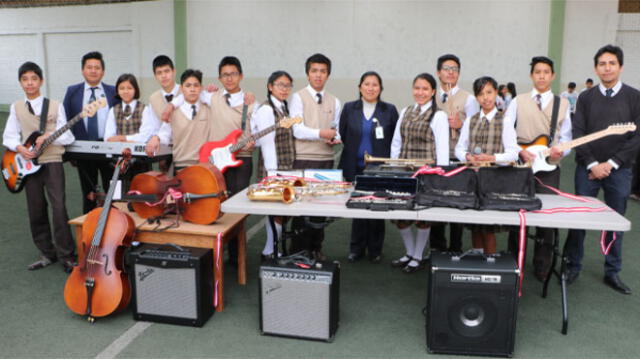 Implementan con instrumentos musicales a colegios Zárate