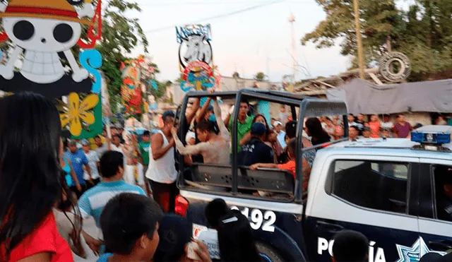 México: policías dispersan a balazos a feligreses durante procesión pese a cuarentena [VIDEO]