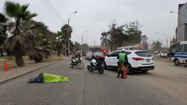 Vecinos se quejaron que el mal estado de las pistas y la falta de semáforos producen constantes accidentes mortales. (Foto: Grace Mora / La República)