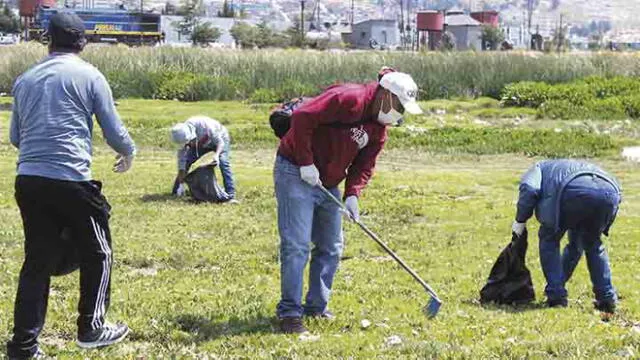 Puno: Sentenciados limpian ribera del lago Titicaca 