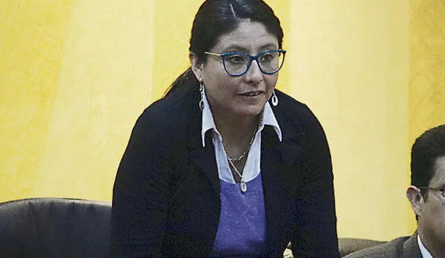 Secretaria Reyna Loayza.