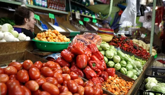 AMLO suma productos a la canasta básica de alimentos en México