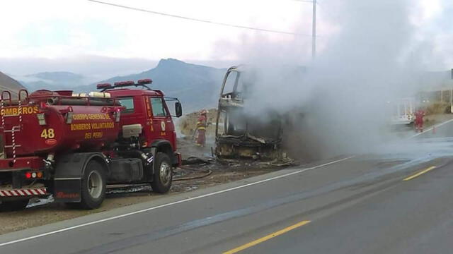 Casi 60 pasajeros se salvan de morir tras incendiarse  bus interprovincial