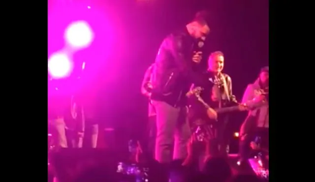 Facebook: cantante humilló a hombres que acosaban a joven en pleno concierto | VIDEO