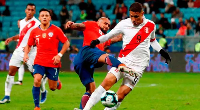 Jugadores de la selección de Chile decidieron no jugar el amistoso con Perú debido a la crisis que hay en su país. | Foto: EFE
