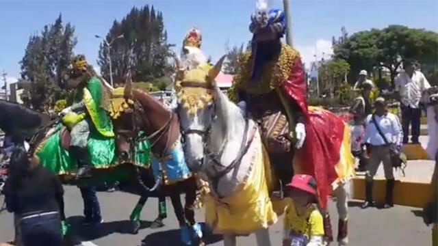 Los tres Reyes Magos partieron de la feria Altiplano y recorren hospitales.