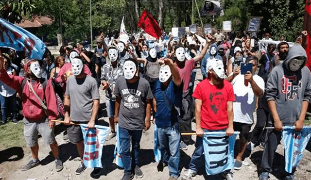 Argentina: miles protestan contra prisión domiciliaria a genocida