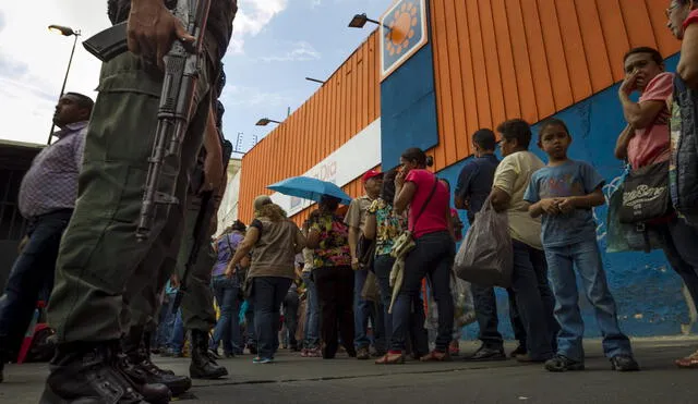 Venezuela: Oficiales del Ejército son acusados de traficar con contratos de alimentos 