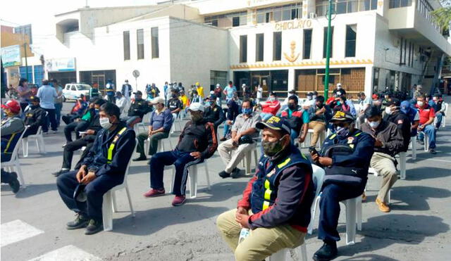 Los trabajadores fueron sometidos a la prueba diagnóstica a fin de saber si están o no infectados.