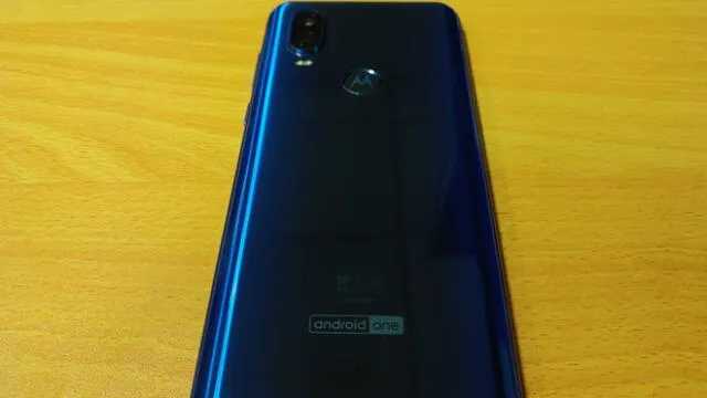 Motorola One Vision tiene sensor de huellas dactilar.