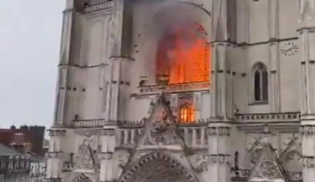 Incendio en Catedral de Nantes.
