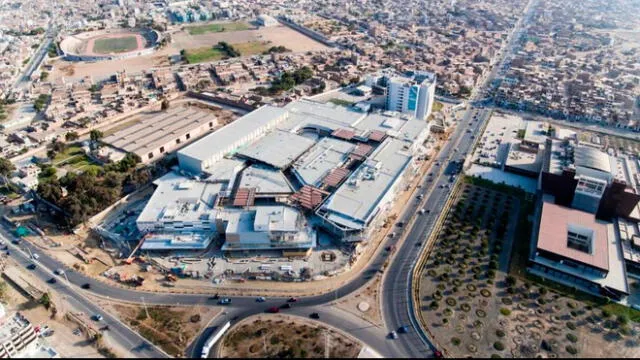 Mall Aventura Chiclayo, ubicado en la intersección de la Panamericana Norte y la Vía de Evitamiento.
