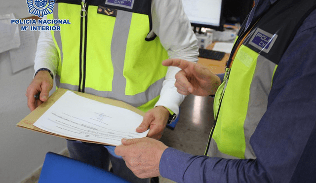 Investigadores de la Unidad contra las Redes de Inmigración Ilegal y Falsedades Documentales (Ucrif). Foto: Policía Nacional de España