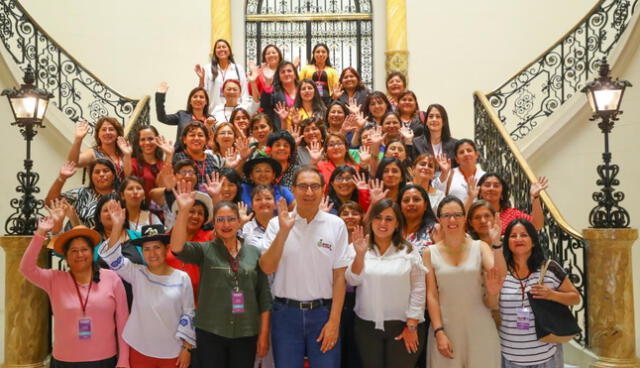 Alcaldesas electas reciben respaldo de Martín Vizcarra para luchar contra violencia de género