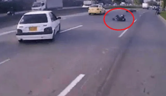 Indignación por conductor que atropelló a motociclista y huyó sin auxiliarlo [VIDEO]