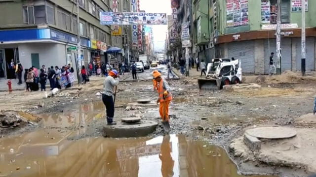 La Victoria: calles de Gamarra inundadas por la rotura del desagüe [VIDEO]