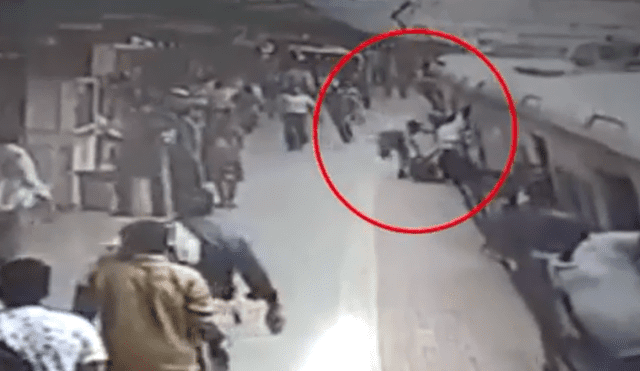 YouTube: El escalofriante momento en que mujer es arrastrada por tren [VIDEO]