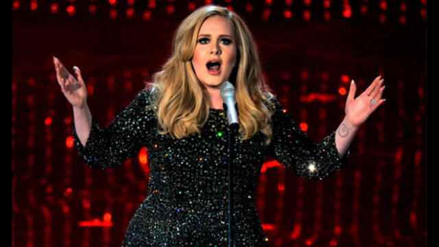 Adele celebra sus 30 años vestida de Kate Winslet en 'Titanic'