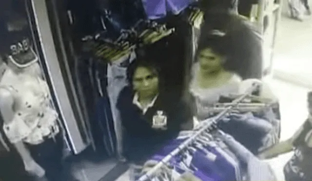 Graban a banda de tenderos robando tienda en Gamarra de popular modelo [VIDEO]
