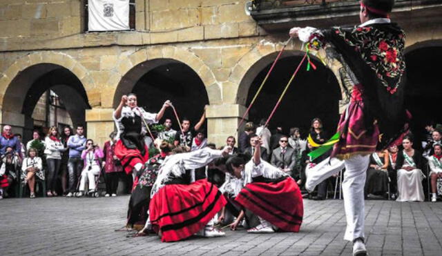 Suele representarse diversas danzas durante la celebración. (Foto: Internet)