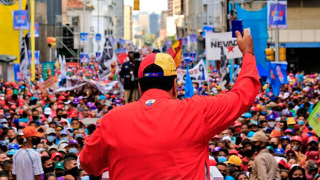Nicolás Maduro habla durante un mitin de campaña en Caracas, el 3 de diciembre de 2020, antes de las elecciones parlamentarias del fin de semana. Foto: AFP