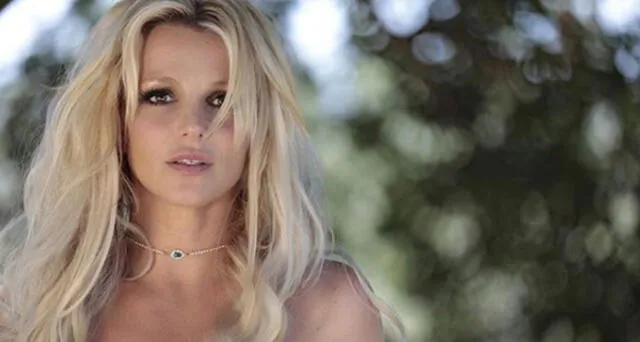 Britney Spears mostró un pecho en pleno concierto [Video]