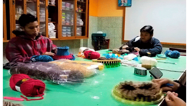 Las confecciones son hechas los miércoles, aunque su entusiasmo los hace trabajar en sus ratos libres. Foto: Salesianos Perú.