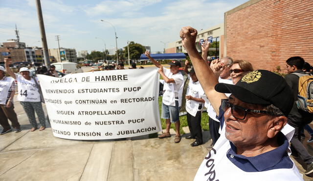 Jubilados realizaron huelga de hambre en los exteriores de la PUCP [FOTOS]
