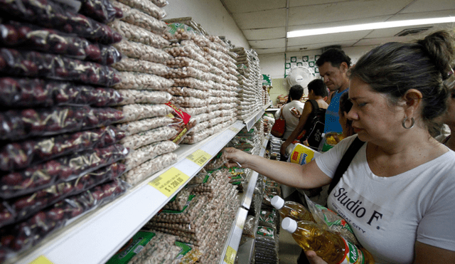 Venezolanos requieren 98.2 sueldos mínimo para adquirir la canasta alimentaria 