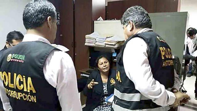 Investigación. Fiscal especializada en Delitos de Corrupción ingresó a municipalidad de Tacna.