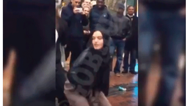 Musulmana que bailó twerking en la calle recibe amenazas de muerte | VIDEO