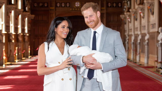 Meghan Markle y el príncipe Harry con su primogénito "Archie"